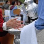 Bei uns im &auml;thiopischen Restaurant bringen wir Ihnen Handwaser am Tisch. H&auml;nde waschen und &Auml;thiopisch essen.